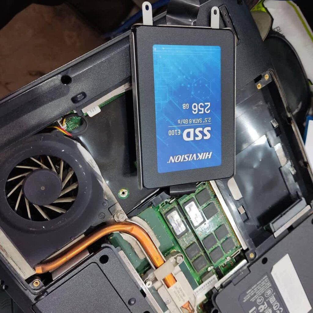 [ عکس ] نصب درایو SSD روی لپتاپ قدیمی Acer Aspire 4710